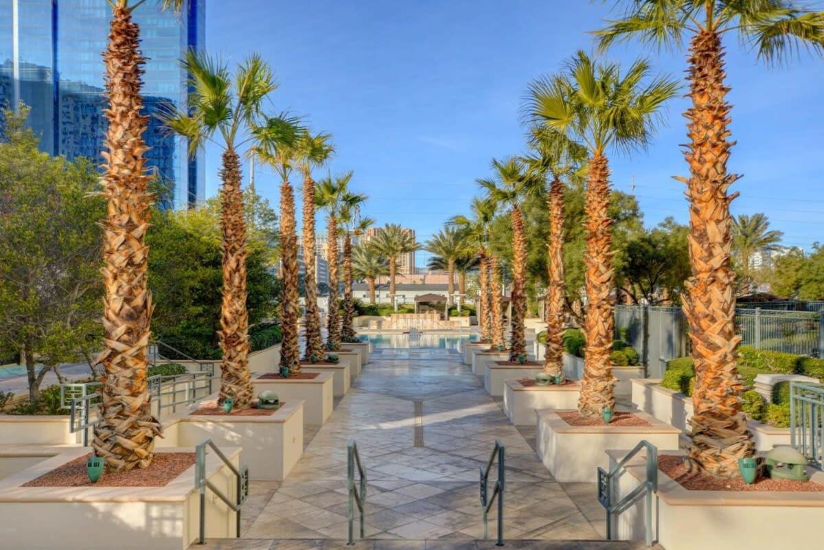 Mgm Signature-33-709 F1 Track & Strip View Balcony Las Vegas Exterior photo